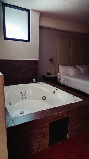 Suite Comfort | Brankas, meja kerja, setrika/meja setrika, dan Internet kabel gratis
