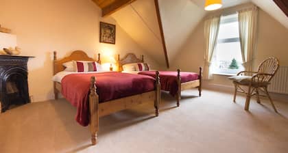 Geräumiges, stilvolles Haus für Gruppenaufenthalte im schönen Buxton, haustierfreundlich.