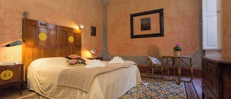 3 bedrooms, in-room safe, iron/ironing board, WiFi
