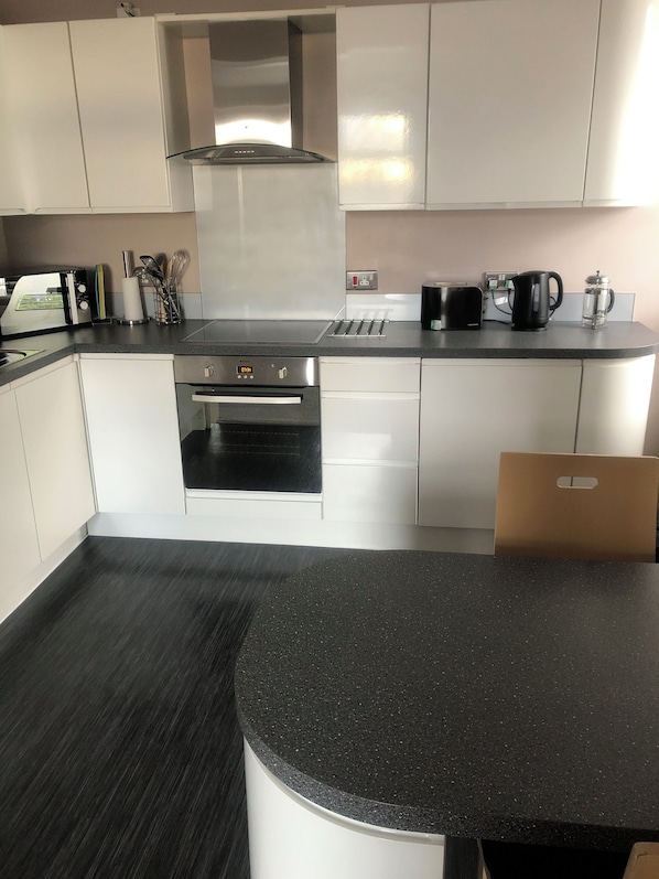 Refrigerador, microondas, horno, placa de cocina