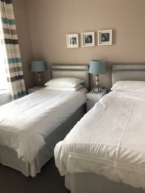 2 habitaciones, tabla de planchar con plancha y wifi gratis