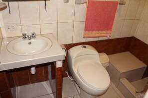 Classic Double Room, 1 King Bed, Private Bathroom (Matrimonial) | Bathroom