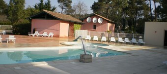 6 PERSONNES DANS UNE RESIDENCE PIETONNE et PISCINES