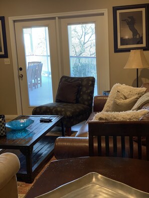 Smart TV, DVD player, video library -  El Patio Grande in Gruene! Gruene Hall a Stone's Throw! (New Braunfels)