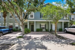 Property grounds - Stunning Vacation Getaway Home with a Lake View near Disney - A Must Stay! (Kissimmee)