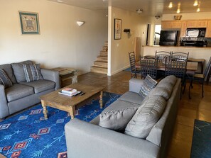 TV, fireplace, video library - Rim Vista Luxury - Sleeps 10 (Moab)