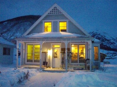 En la ruta OHV-Centro de Silverton Historic Moutain Home- White Wolf Haus