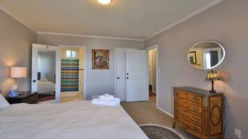 2 bedrooms, iron/ironing board, WiFi