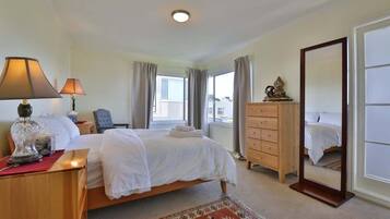 2 bedrooms, iron/ironing board, WiFi