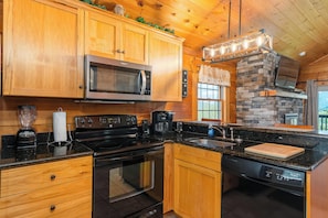 冰箱、微波炉、烤箱、炉灶