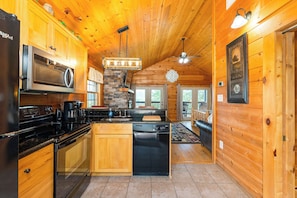 冰箱、微波炉、烤箱、炉灶