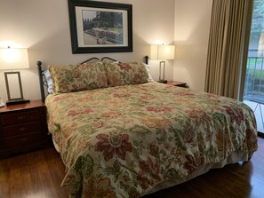 1 habitación, tabla de planchar con plancha, wifi gratis y ropa de cama