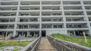 Exterior - Surf Dweller 611 by Alicia Hollis Rentals FREE TICKETS & BEACH SERVICE! (Fort Walton Beach)
