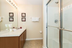 Combined shower/bathtub, hair dryer
