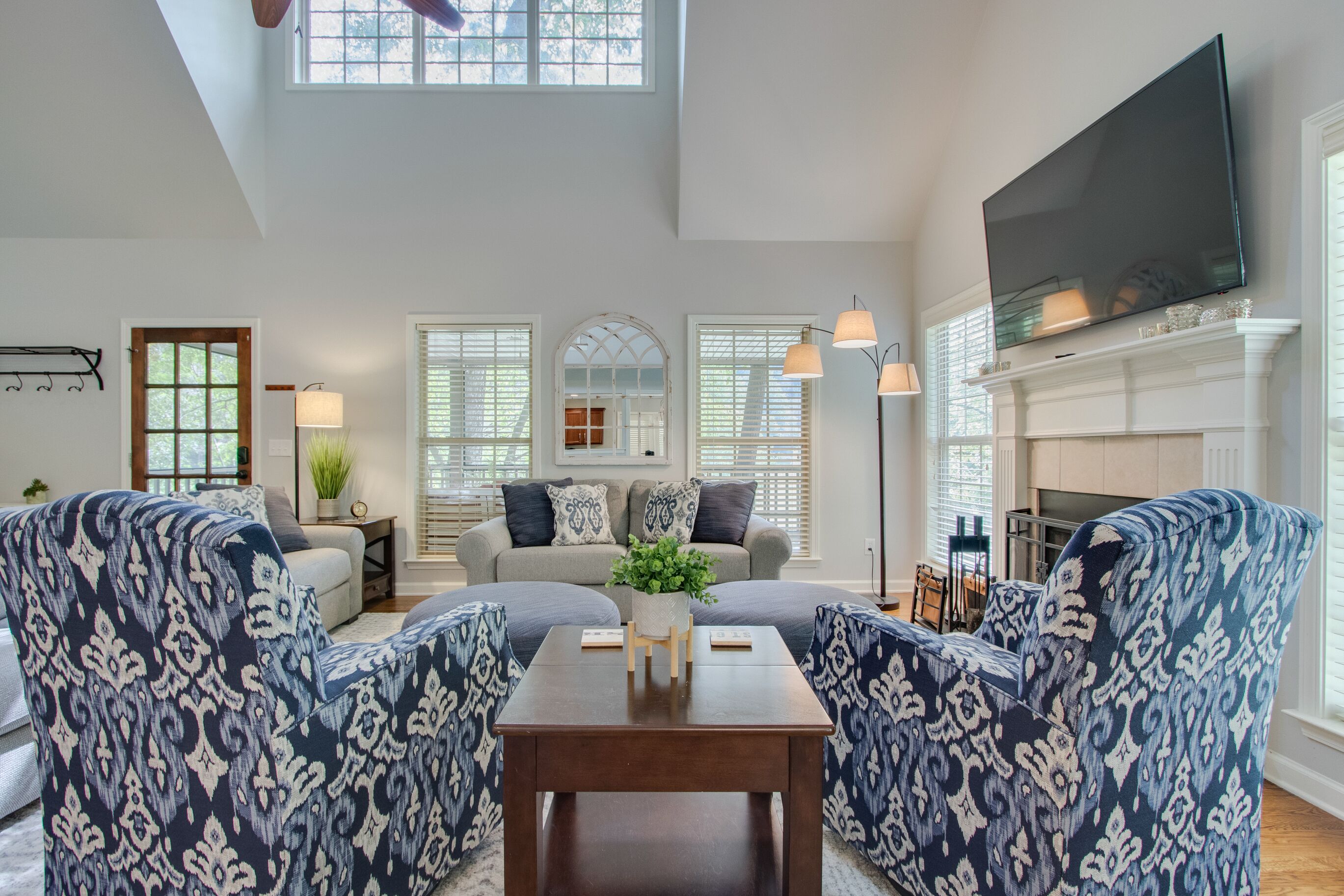 TV, fireplace, Netflix, streaming services