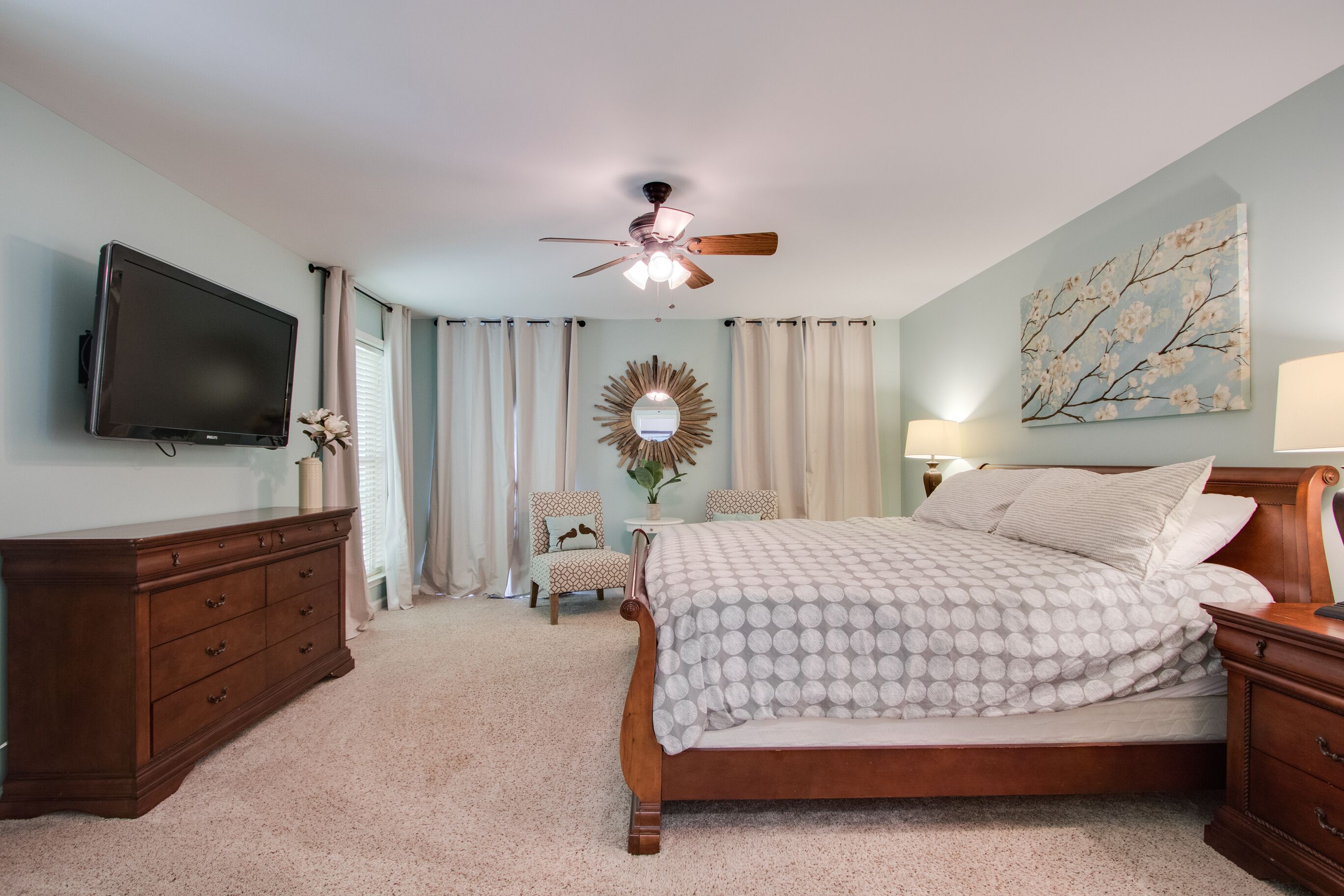 3 bedrooms, desk, WiFi