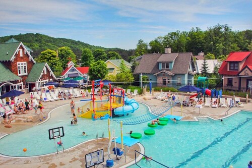 Gorgeous Lemon Lodge 1mile to Crystal Mtn, 4Bed+2Ba+2Family Rms+Game Rm+Pets Ok!