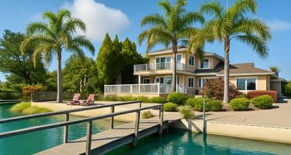 4 BR Waterfront Home, yksityinen ranta