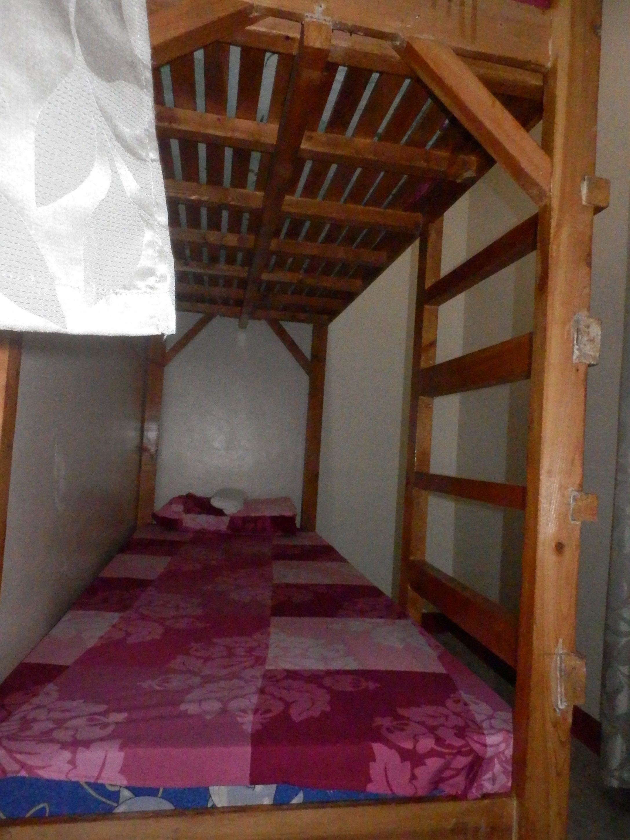 family room | desk, free wifi, bed sheets