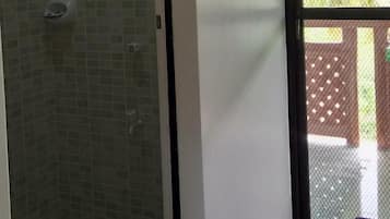 淋浴设施、毛巾