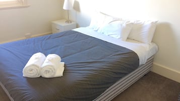 Habitación doble estándar, baño compartido | Wifi gratis y ropa de cama