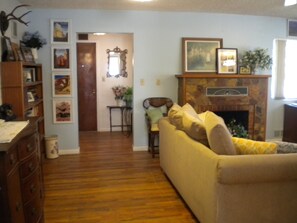 Smart TV, libri, impianto stereo