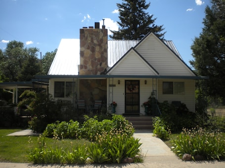 Exterior. Zion and Bryce Canyon Getaway