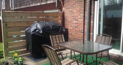 2 Bedroom renovated townehouse, #5 , Beautifully decorated at Garfield House