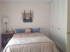 2 bedrooms, iron/ironing board, Internet, bed sheets