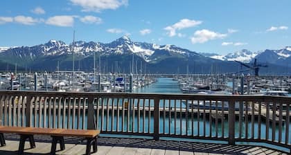 Bear and Berry Lodge - The Most Beautiful Spot in Seward!