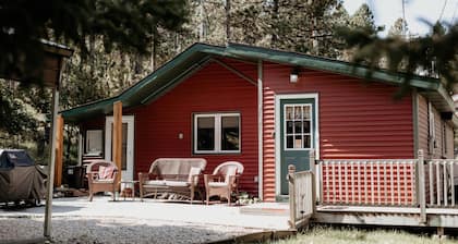 Cozy Creekside Cottage