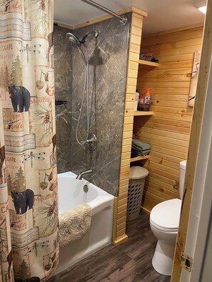 Combined shower/bathtub, hair dryer, towels, soap - Cozy Creekside Cottage  (Custer)