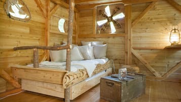 1 bedroom, bed sheets
