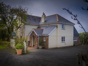 Exterior - Copps Castle Bed & Breakfast (Bideford)