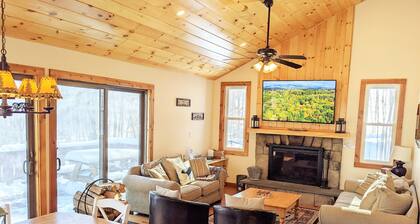 Classic VT Ski Chalet - Walkable to Okemo Ski Lift w/Fit Pit & Pool Table
