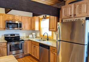 ثلاجة، ميكروويف، فرن، موقد طهي مسطح