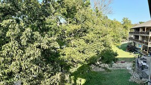 A hotel with a large lawn, a pool, and a building with multiple balconies. - 3 BR 2 Bath Lakefront Condo Vickery Resort with dock access. (Hollister)