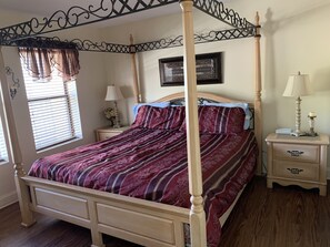 2 bedrooms, iron/ironing board, free WiFi, bed sheets - Oak Square 205 is a spacious 2BR condo in downtown Gatlinburg (Gatlinburg)