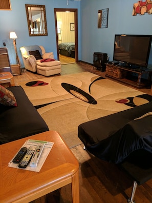 Smart TV, fireplace, DVD player, table tennis