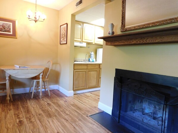 Dining - Oak Square 103 is a lovely condo with private balcony overlooks pool in downtown (Gatlinburg)