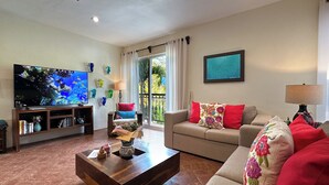 Smart TV - Bright Second-Floor Apartment with Private Balcony (Puerto Morelos)