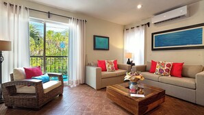 Smart TV - Bright Second-Floor Apartment with Private Balcony (Puerto Morelos)