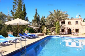 Pool - Beautiful Villa with large garden, playground and bicycles (Campos)