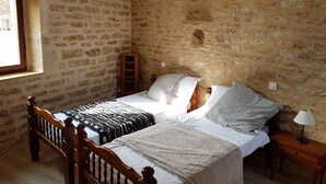 2 室のベッドルーム、アイロン / アイロン台、WiFi、ベッドシーツ