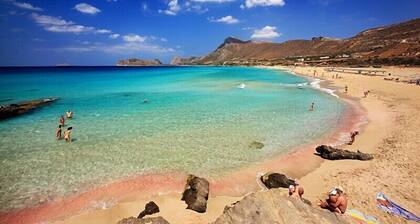 Ideally located, Villa katerina with salted Heated pool,to explore West Crete!