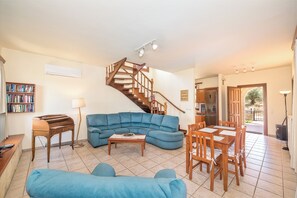 Smart TV, fireplace, video game console, DVD player