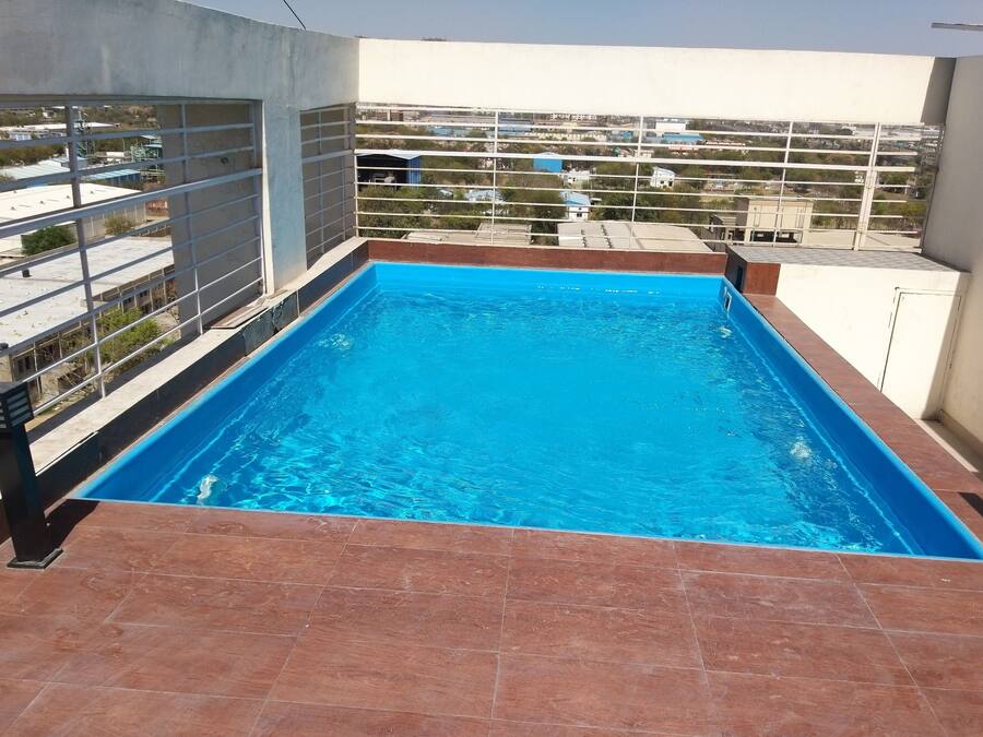 Outdoor pool, pool loungers