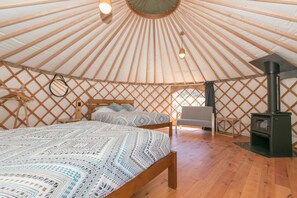 Premium bedding, pillowtop beds, individually decorated - Oasis Yurt Lodge (Wanaka)