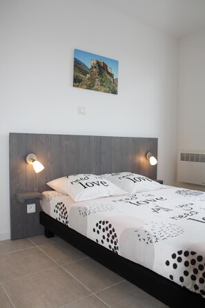 3 bedrooms, iron/ironing board, travel crib, free WiFi