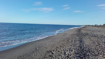 Una spiaggia nelle vicinanze